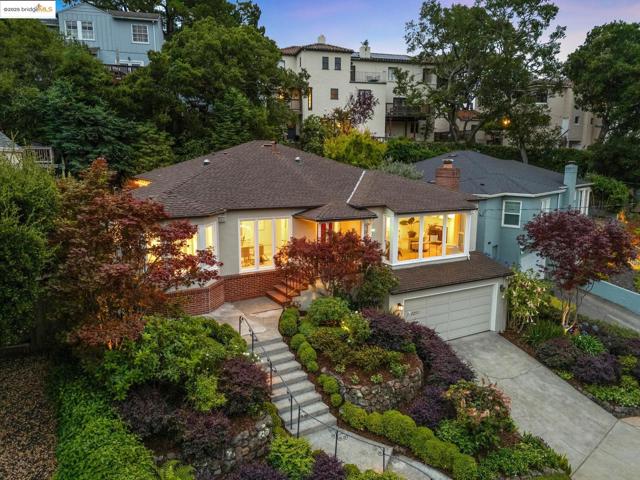 2250 Bywood Dr, Oakland CA: https://media.crmls.org/mediaz/71f69c5a-cf61-4e53-bb74-da6af5edab59.jpg