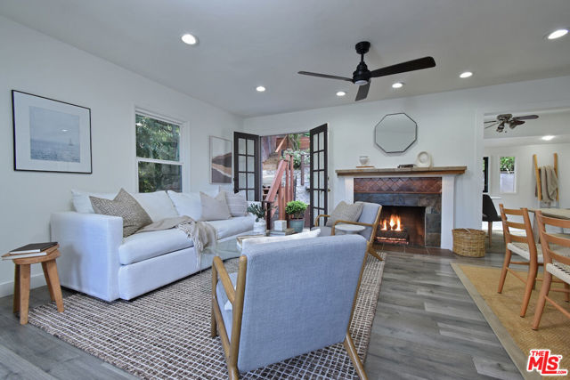 15200 Del Gado Drive, Sherman Oaks CA: https://media.crmls.org/mediaz/71f6c4d8-5560-4015-942f-5f01b6360690.jpg