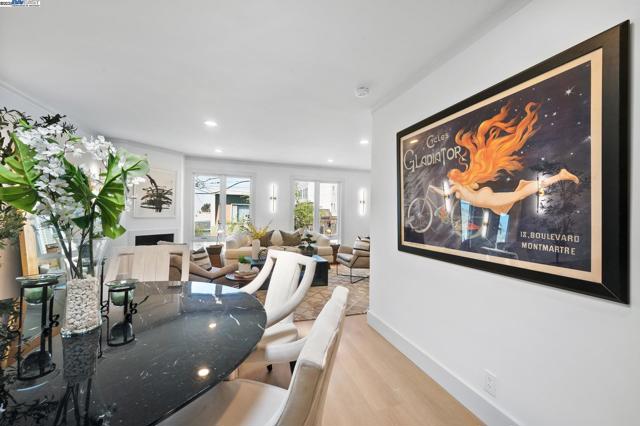 282 Bright St, San Francisco CA: https://media.crmls.org/mediaz/71f6f7a8-0ca0-4857-8cb4-11172ff02557.jpg