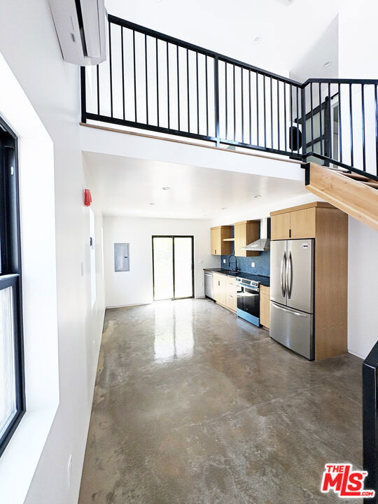 1340 1/2 2nd Avenue, Los Angeles CA: https://media.crmls.org/mediaz/71f70045-845c-4670-aadc-8ef8b2fc1cd2.jpg