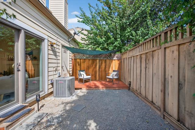 6574 Conestoga Ln, Dublin CA: https://media.crmls.org/mediaz/71f81f63-ebae-40fa-82eb-a0174a971b25.jpg