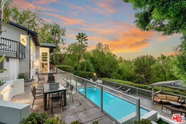 4854 Brewster Drive, Tarzana CA: https://media.crmls.org/mediaz/71f8b819-7772-49aa-ad7c-7523b0860a0c.jpg
