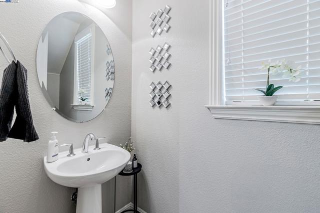 5079 Rowan Dr, San Ramon CA: https://media.crmls.org/mediaz/71f942eb-2b5f-42b8-be61-3bd7a84e55a9.jpg
