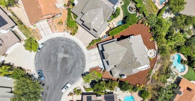 2568 Picadilly Circle, Thousand Oaks CA: https://media.crmls.org/mediaz/71f98df2-dc8b-4912-82de-1937fc58b7c6.jpg