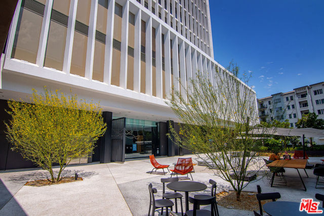 5670 Wilshire Boulevard, Los Angeles CA: https://media.crmls.org/mediaz/71fa89e1-c2ae-4801-b5a8-46bd0fd4436e.jpg