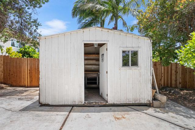 719 Marsolan Ave, Solana Beach CA: https://media.crmls.org/mediaz/71fad4d6-4ff0-4347-8b78-ae81627dc122.jpg
