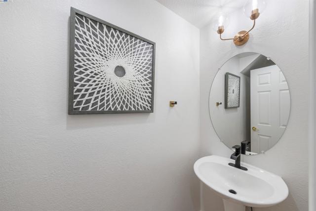 4667 Myrtle Dr, Dublin CA: https://media.crmls.org/mediaz/71fb4232-1f42-4c4f-a998-fe52a1a44946.jpg