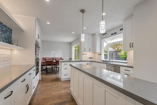 578 Seahorse Lane, Redwood City CA: https://media.crmls.org/mediaz/71fb512d-70d0-47d6-93b6-3380757bf373.jpg