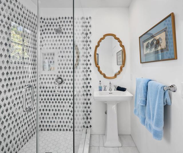 4397 Piedmont Drive, San Diego CA: https://media.crmls.org/mediaz/71fb593f-00c0-4f6f-93a5-a9dcc3714411.jpg
