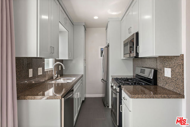 1330 S Barrington Avenue, Los Angeles CA: https://media.crmls.org/mediaz/71fb9eae-e845-481c-88b4-f3fe51db2fdc.jpg