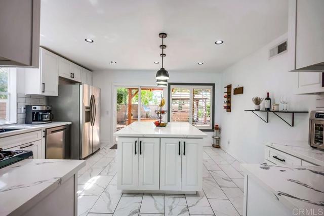 39685 ALMANSA, Murrieta CA: https://media.crmls.org/mediaz/71fbe052-91ca-4994-856f-d84b84e4627e.jpg