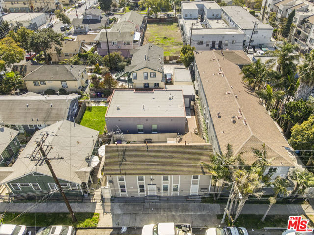 1060 E 6th Street, Long Beach CA: https://media.crmls.org/mediaz/71fbffad-eecc-41d2-9117-d3a3c7bef9cd.jpg