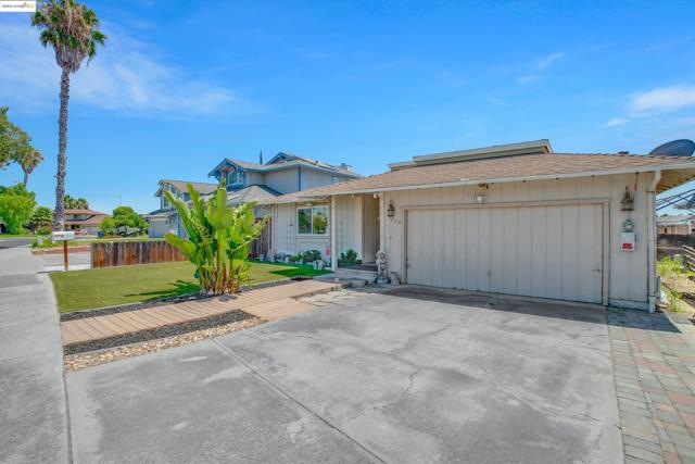 5260 Laguna Ct, Discovery Bay CA: https://media.crmls.org/mediaz/71fc10e9-e799-4507-b666-b6abee441c5c.jpg