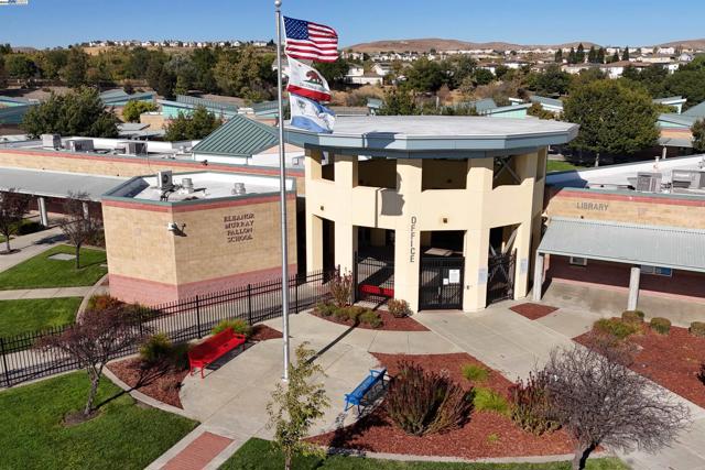 4875 Thorndike Ln, Dublin CA: https://media.crmls.org/mediaz/71fc6d9d-2c1e-4edb-95e0-163a7313c15e.jpg
