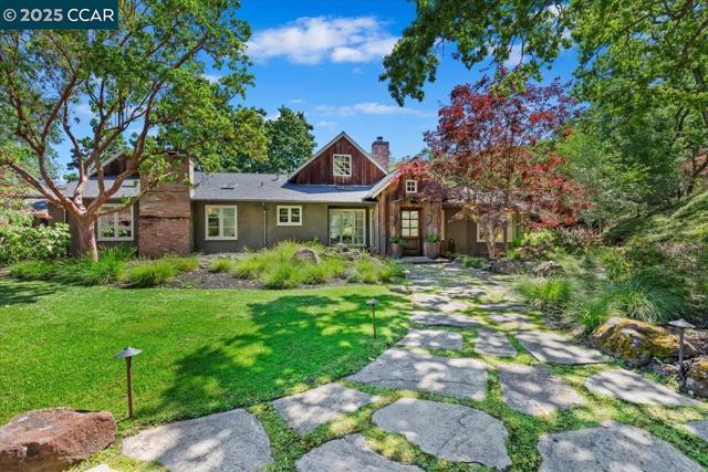15 Cascade Ln, Orinda CA: https://media.crmls.org/mediaz/71fd407f-d4ac-4b15-a65e-a46df9e2e790.jpg