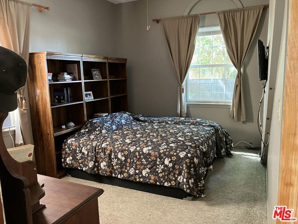 https://media.crmls.org/mediaz/71fd4b94-7b75-4b1b-a11d-213a7838b670.jpg?preset=X-Large