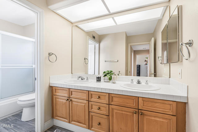 1449 La Culebra Circle, Camarillo CA: https://media.crmls.org/mediaz/71fdc299-908f-499b-ab09-7b8a85621455.jpg