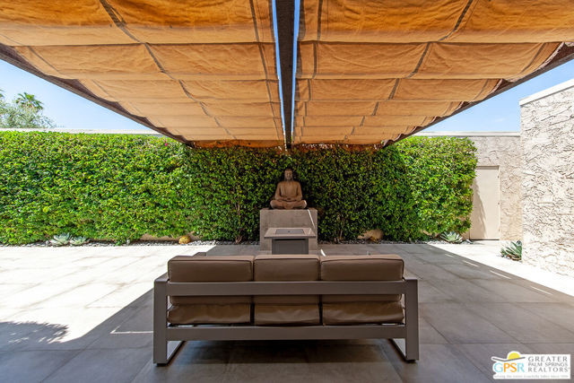 431 N Calle Rolph, Palm Springs CA: https://media.crmls.org/mediaz/71fe0f2c-d77a-4231-9f35-2f3c0e5779cb.jpg