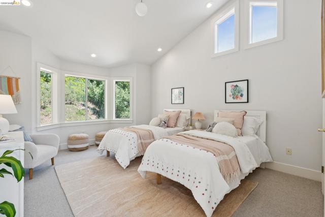 Image 41 of 57 For 23 Valant Place