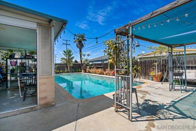 632 Sandalwood Dr, El Cajon CA: https://media.crmls.org/mediaz/71ff9ca3-e7b4-4411-8f50-c9469a60fe43.jpg