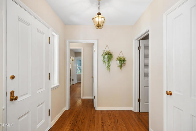 Detail Gallery Image 4 of 46 For 1421 Oneonta Knoll, South Pasadena,  CA 91030 - 5 Beds | 3 Baths