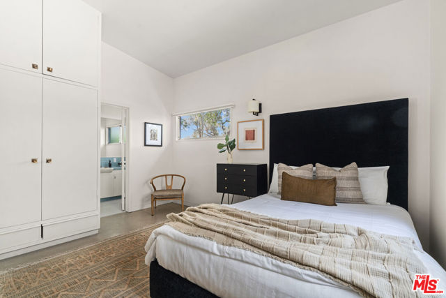 1234 Woodland Drive, Santa Paula CA: https://media.crmls.org/mediaz/72001b56-19c7-445b-965a-e6cb75866e69.jpg