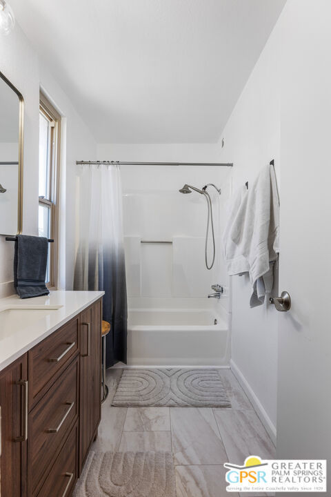 400 N Sunrise Way, Palm Springs CA: https://media.crmls.org/mediaz/72004687-2faa-48a7-9c2a-53713443bdba.jpg