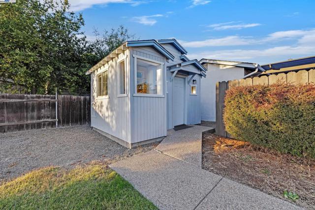 613 Joyce St, Livermore CA: https://media.crmls.org/mediaz/720069a0-b1f5-45ed-8b56-97f079a0846a.jpg