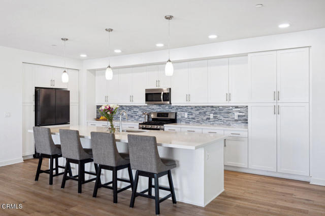 Detail Gallery Image 2 of 28 For 2800 Wagon Wheel Rd #304,  Oxnard,  CA 93036 - 3 Beds | 2/1 Baths
