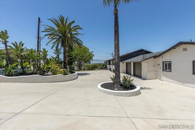 30118 Miller Rd., Valley Center CA: https://media.crmls.org/mediaz/72012582-fafe-43d3-b904-46f327d46675.jpg