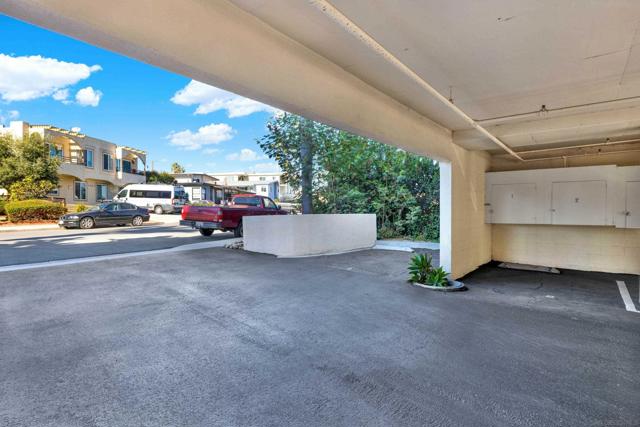 4015 Crown Point Dr, San Diego CA: https://media.crmls.org/mediaz/72015267-ec51-4314-a486-43f05749cbc9.jpg