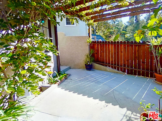 Drew Fenton | 10211 Seabury Ln Guest House Los Angeles CA | MLS: 7605070