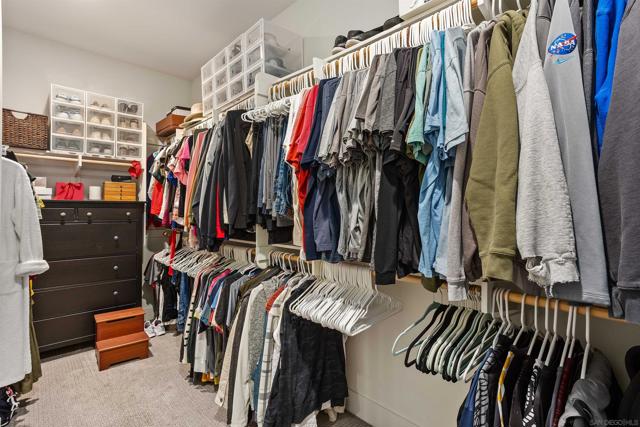 303 Ventasso Way, Fallbrook CA: https://media.crmls.org/mediaz/7201814d-e573-4195-bd72-c4f3f9e9e23b.jpg