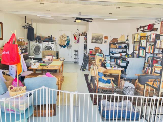 1561 Valdez Circle, Salinas CA: https://media.crmls.org/mediaz/72026558-3b30-4a6e-90f9-127720c668c8.jpg