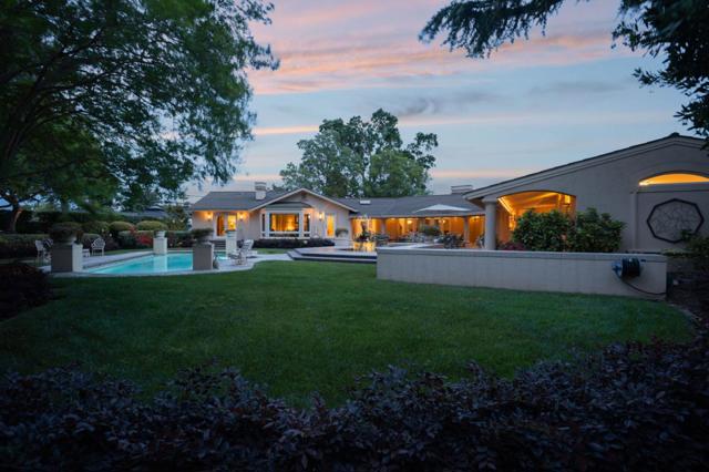 3231 Fieldcrest Drive, Sacramento CA: https://media.crmls.org/mediaz/72030d2c-536d-4689-a73d-f5e7344ed255.jpg