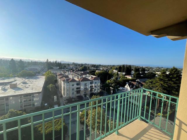 1 Baldwin Avenue, San Mateo CA: https://media.crmls.org/mediaz/720343b3-3e9c-428b-8d07-63fec2a816a2.jpg