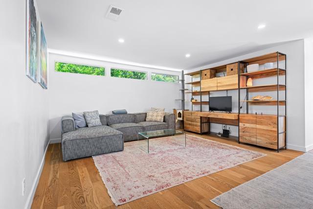 5745 Soledad Mountain Road, La Jolla CA: https://media.crmls.org/mediaz/720407b1-e96f-4a02-8b3a-ceb8589c62f0.jpg