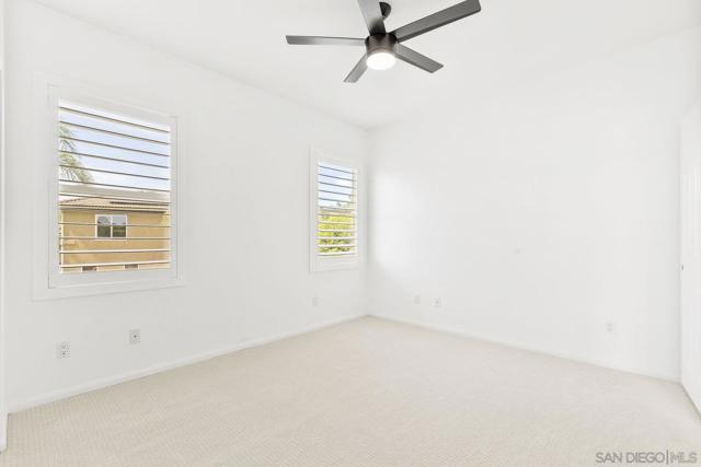 2337 Douglaston Glen, Escondido CA: https://media.crmls.org/mediaz/7204937f-d664-4232-9933-f5e2ae18bf1a.jpg