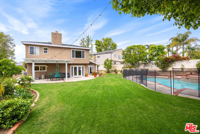 22518 Jameson Drive, Calabasas CA: https://media.crmls.org/mediaz/72049f7d-d73a-4177-9c43-397c99861e3f.jpg