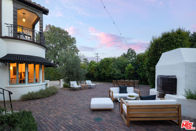 205 S Lomita Avenue, Ojai CA: https://media.crmls.org/mediaz/7204ac09-5305-4852-b8cf-6df246cb3e70.jpg