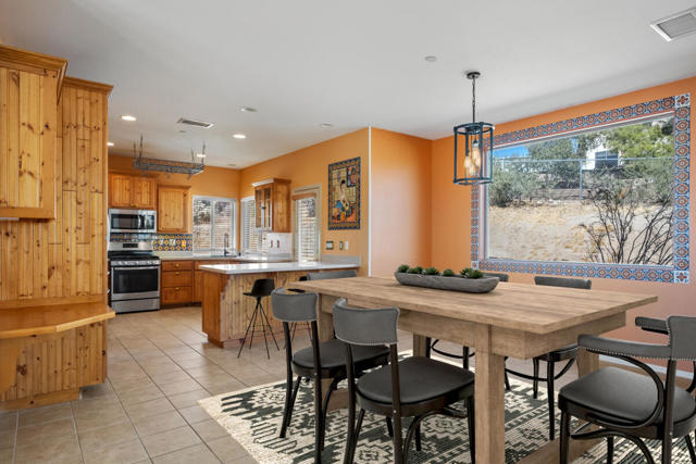56948 Plaza Del Amigo, Yucca Valley CA: https://media.crmls.org/mediaz/72051314-6e80-4c1e-86dc-5a26f142e619.jpg