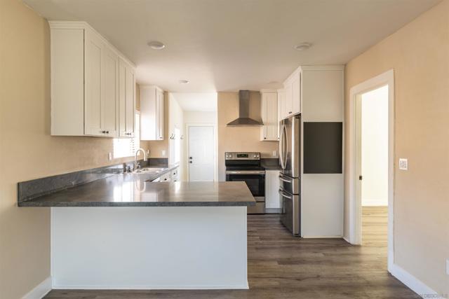 2948 50 Franklin Ave, San Diego CA: https://media.crmls.org/mediaz/72053d2e-f6e2-41ac-99ec-2ef99bbd80ab.jpg