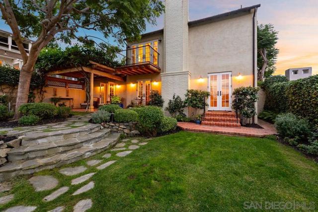 7725 Whitefield Pl, La Jolla CA: https://media.crmls.org/mediaz/7205d7ea-fc40-4ff6-81e6-0441d38d193e.jpg