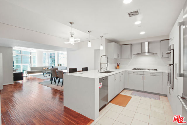 13650 Marina Pointe Drive, 1005 photo 5
