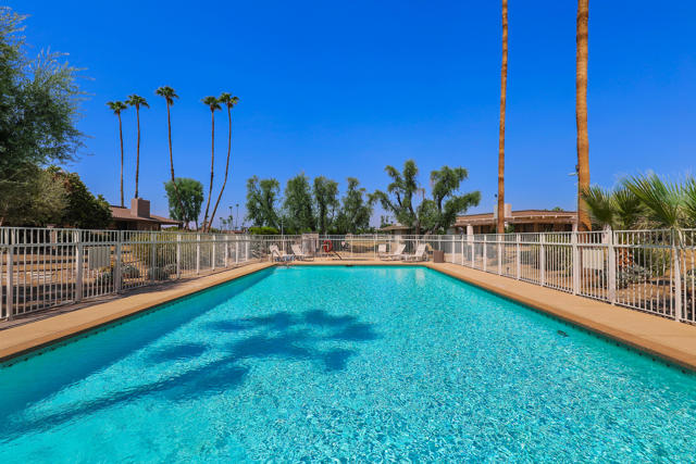 5 Fordham Court, Rancho Mirage CA: https://media.crmls.org/mediaz/72061993-f5fc-4a18-a45c-56ff23c037be.jpg