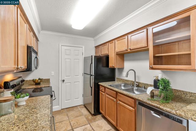 132 Eastridge Dr, San Ramon CA: https://media.crmls.org/mediaz/720633ac-c985-4beb-a04b-ff3effd82038.jpg