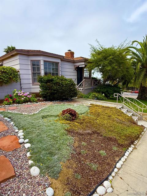 1205 Park Row, La Jolla CA: https://media.crmls.org/mediaz/720640ce-7824-4e71-91bd-fb87454bc585.jpg