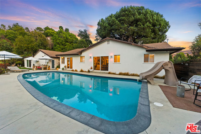 2316 Laurelmont Place, Los Angeles CA: https://media.crmls.org/mediaz/72064c18-8933-4060-9905-7b25b32a2d12.jpg