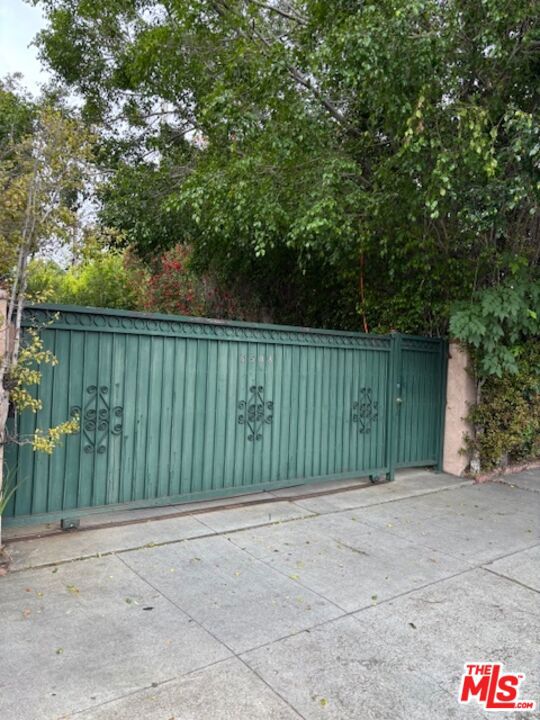 645 N Mc Cadden Place, Los Angeles CA: https://media.crmls.org/mediaz/72067849-157e-446c-b9df-55e63862c747.jpg