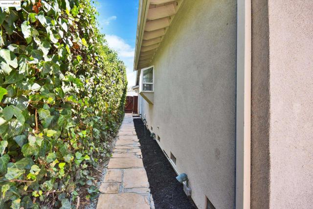 1443 Phantom Ave, San Jose CA: https://media.crmls.org/mediaz/7206942d-14b9-4857-8c15-aaa95343664c.jpg